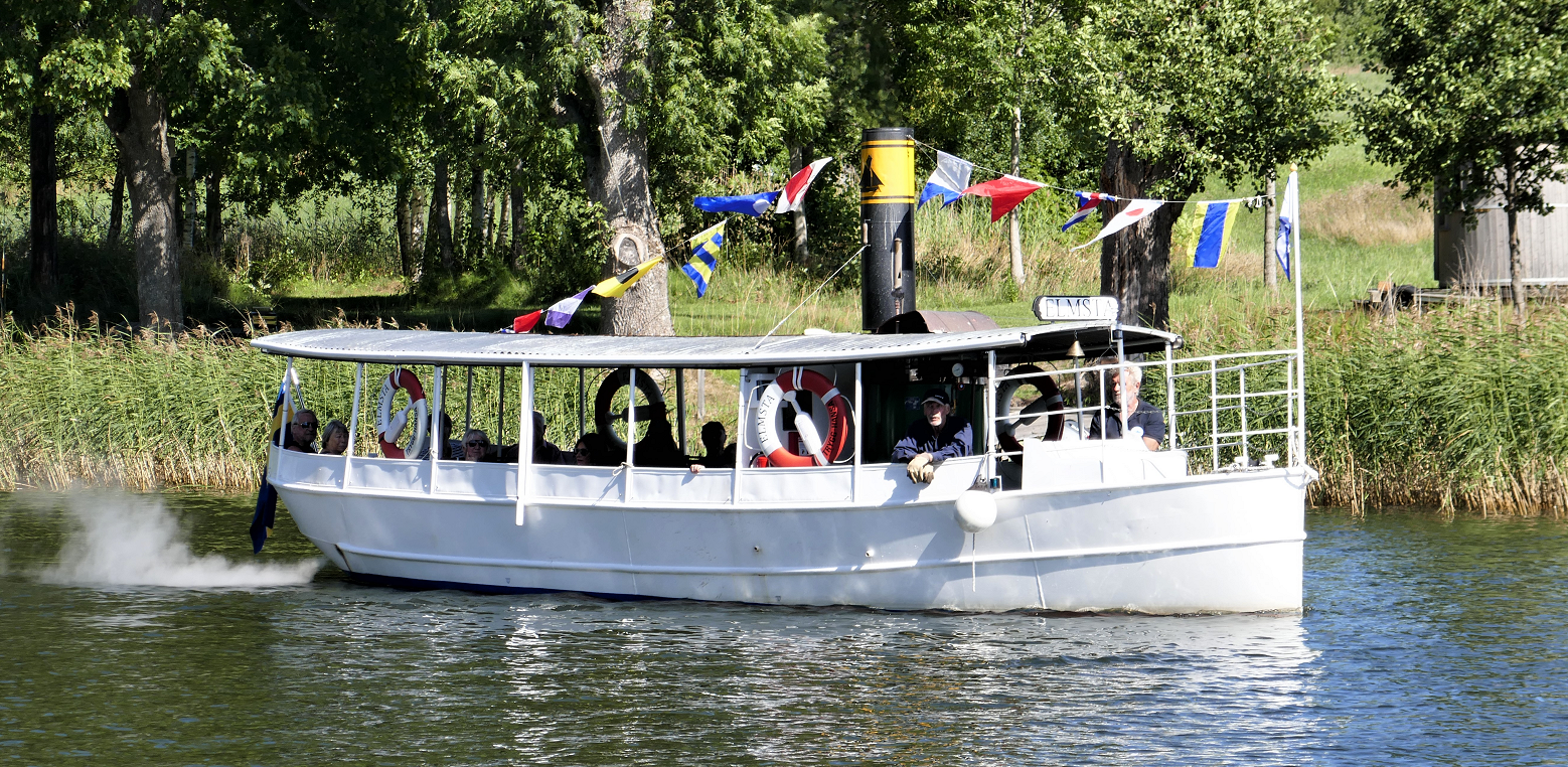 Roslagens Sjöfartsminneförenings ångslup Elmsta i Väddö kanal