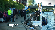Elmsta döps vid Väddö Kanals gångbrygga.