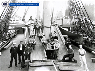 Tyska barken Parchim lastar trä i Port Blakely Seattle USA. Foto: Wilhelm Hester (F9,12446).